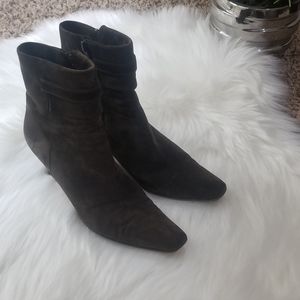 Salvatore Ferragamo Sz 7 olive green suede booties